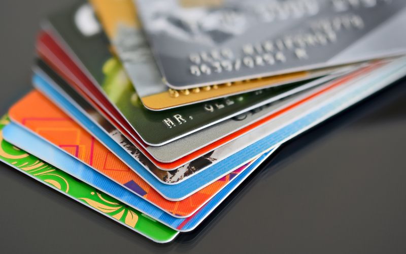 Các loại thẻ ngân hàng phổ biến - 1 CMT làm được mấy thẻ ngân hàng?