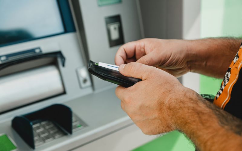 Nguyên Nhân Khiến Thẻ ATM Bị Nuốt