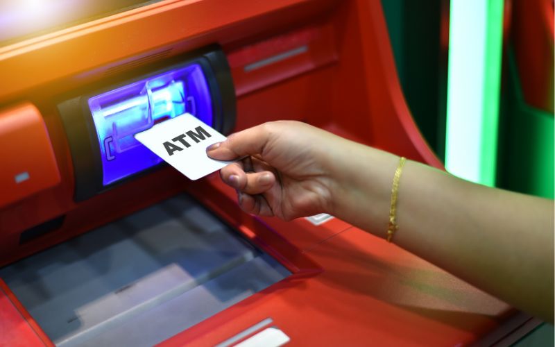 Sử dụng thẻ ATM như thế nào?