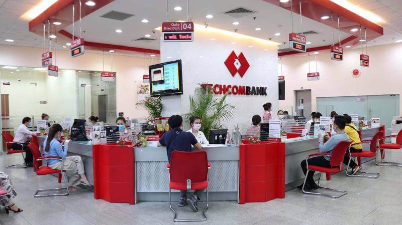 Khóa Thẻ Techcombank Qua quầy giao dịch