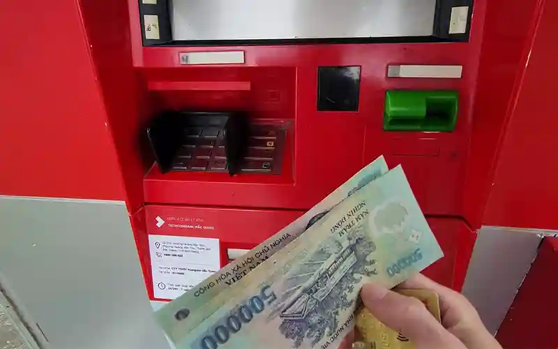 Cách chuyển tiền gấp cho người thân, bạn bè mà họ không có thẻ ATM Techcombank